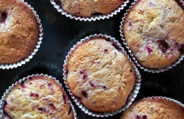 Hallonmuffins med vit choklad
