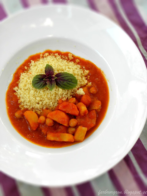 Vegetarisk rotfruktsgryta med couscous och harissa