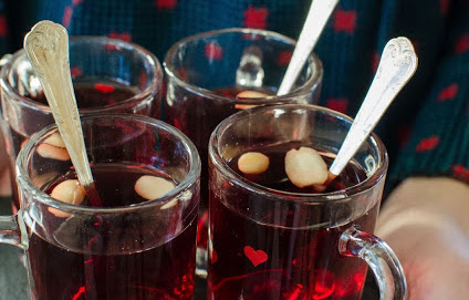 Egen glögg på äppeljuice och granatäppeljuice