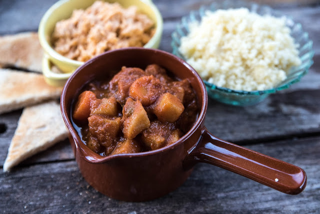 Rotfruktsgryta på egna grödor med couscous och harissa