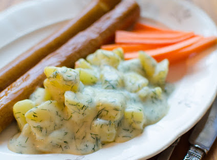 Dillstuvad potatis med wienerkorv