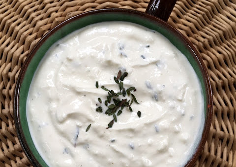 Krämig feta- och timjanröra