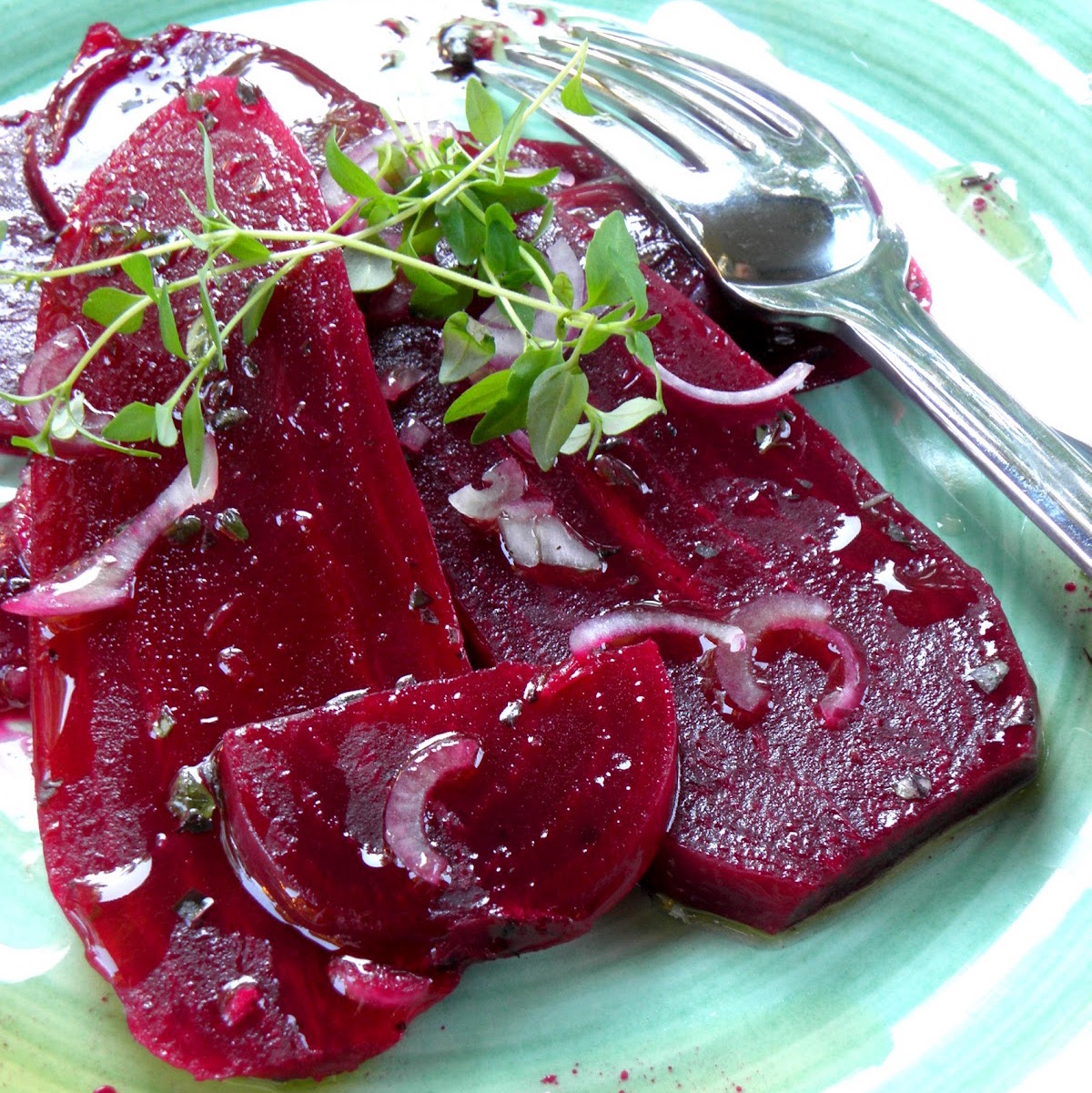 Rödbetscarpaccio med smak av timjan