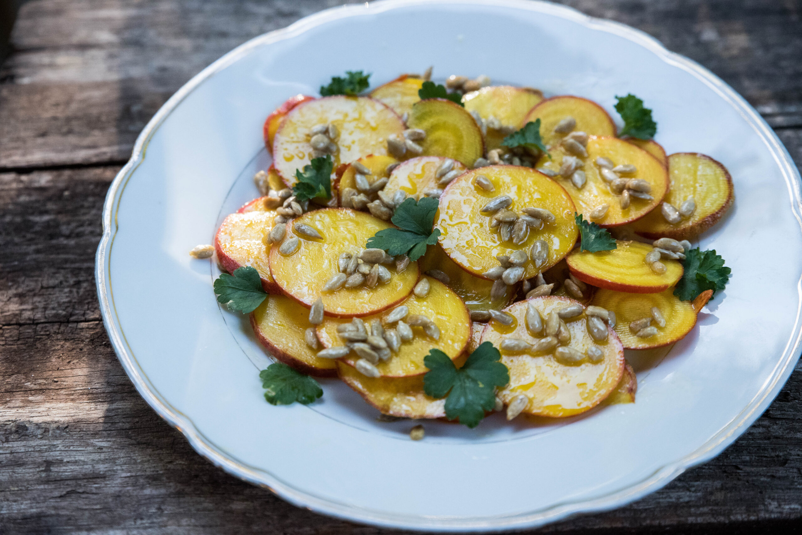 Gulbeta med citron och rostade solrosfrön
