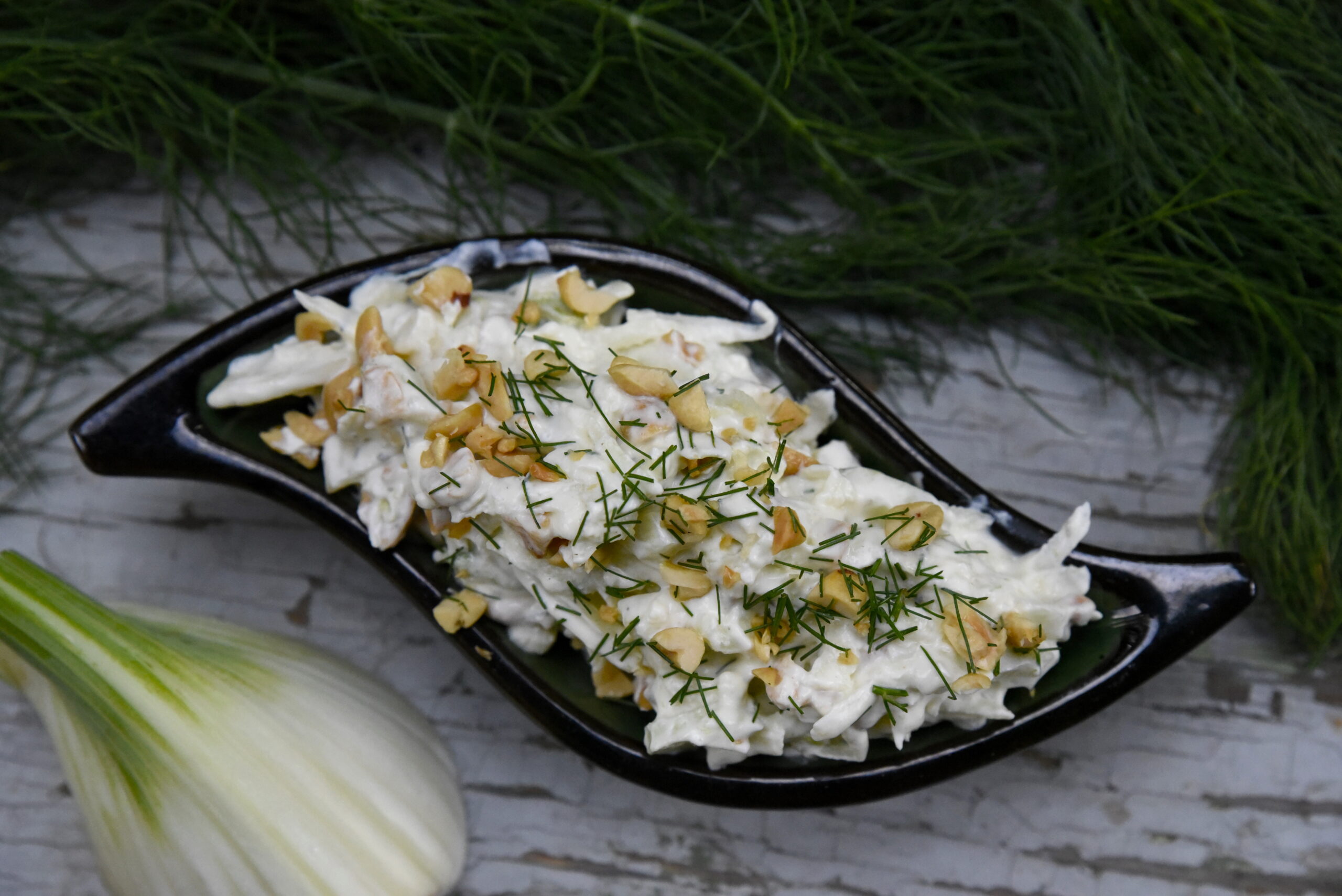 Fänkålssallad med äpple och jordnötter