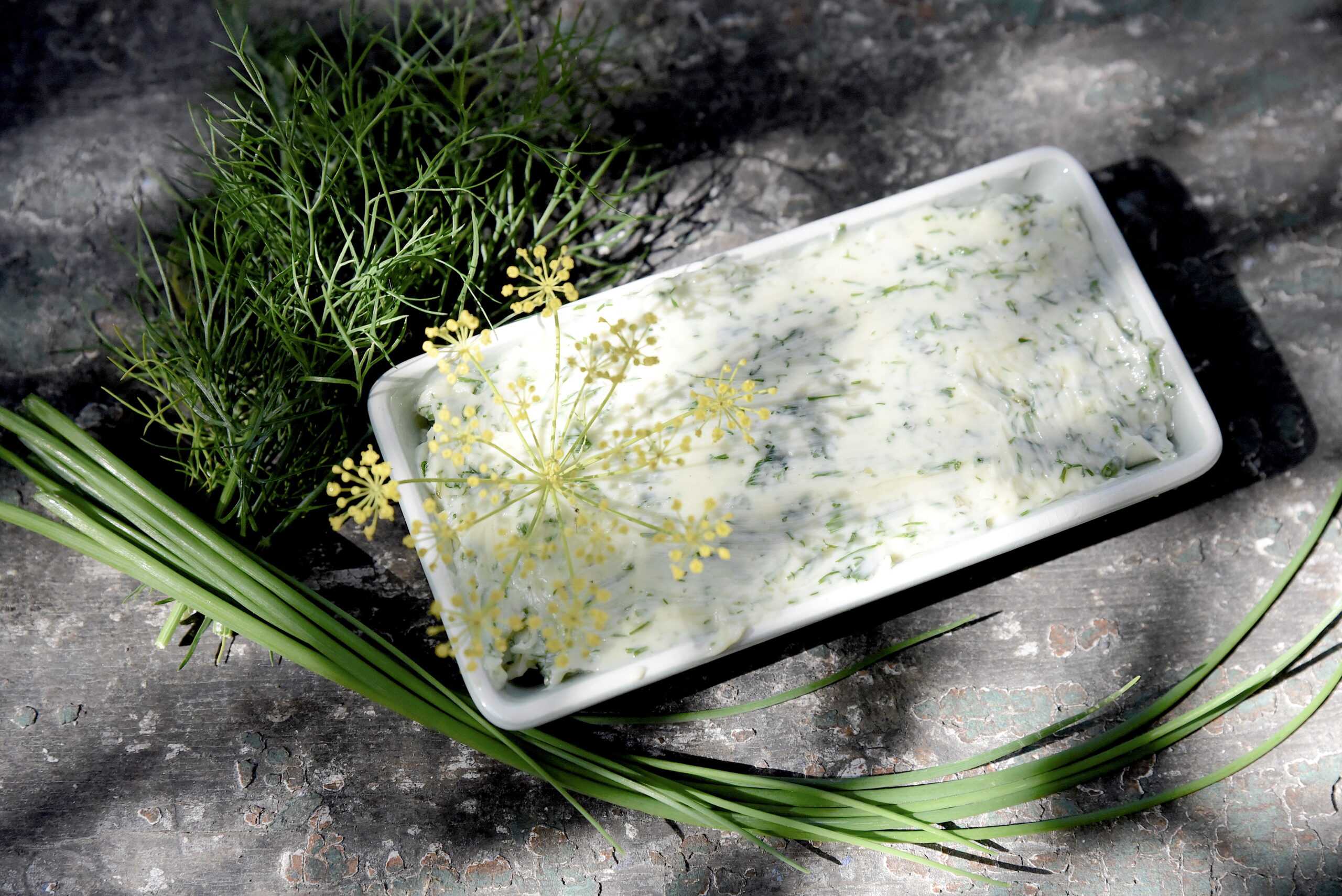 Örtkryddat smör med dill och gräslök