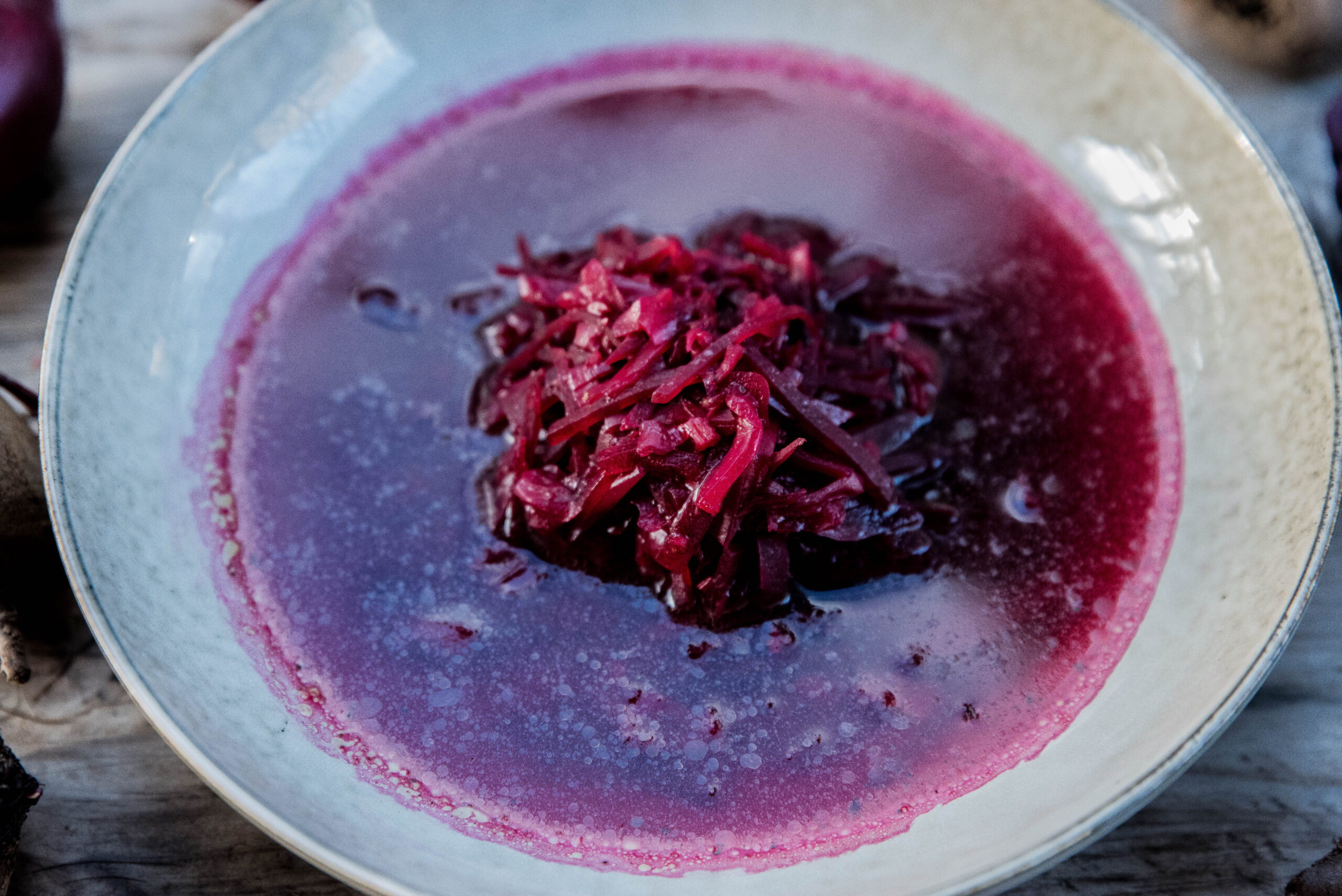 Rödbetssoppa med lök och kål