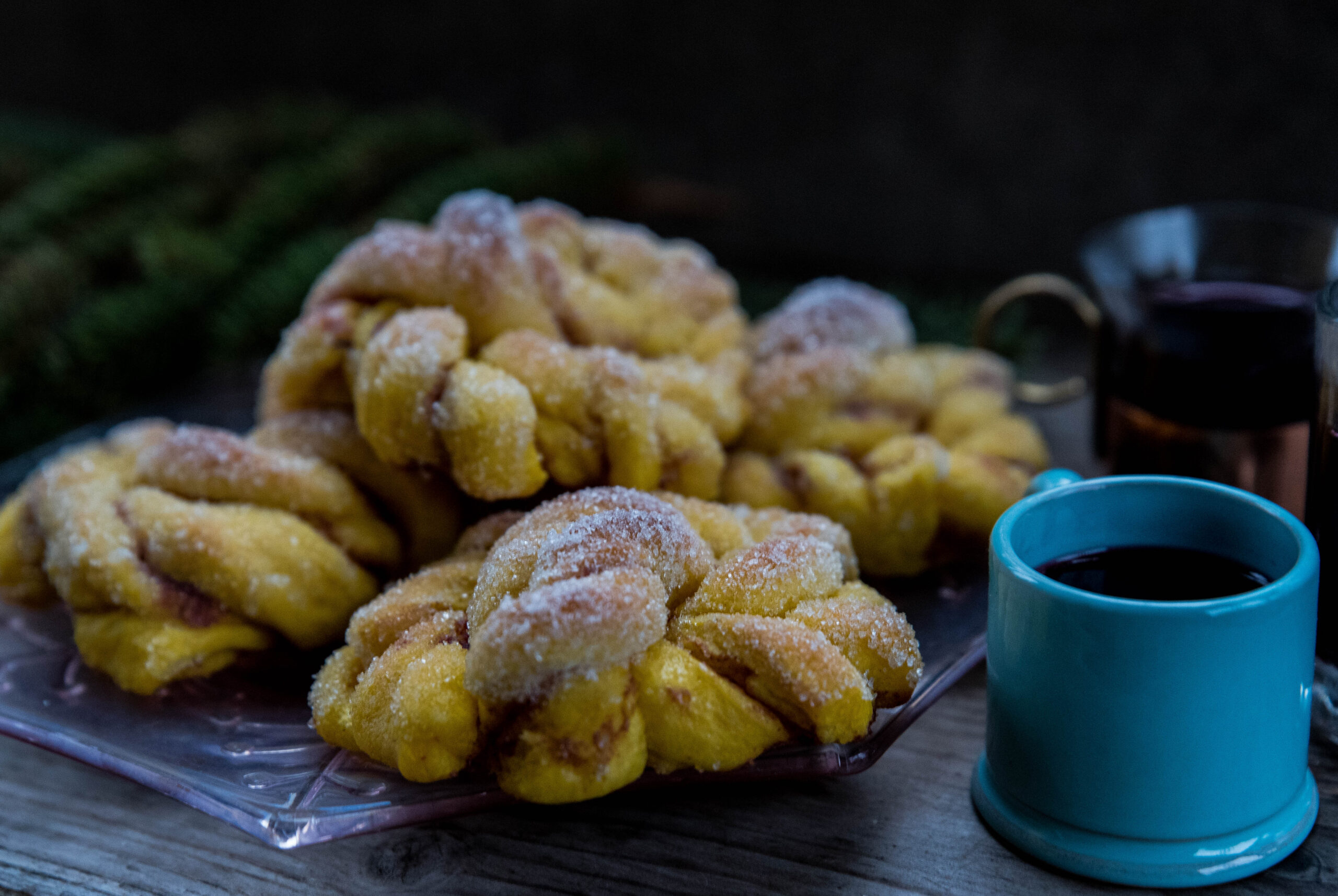 Saffransbullar med lingonfyllning