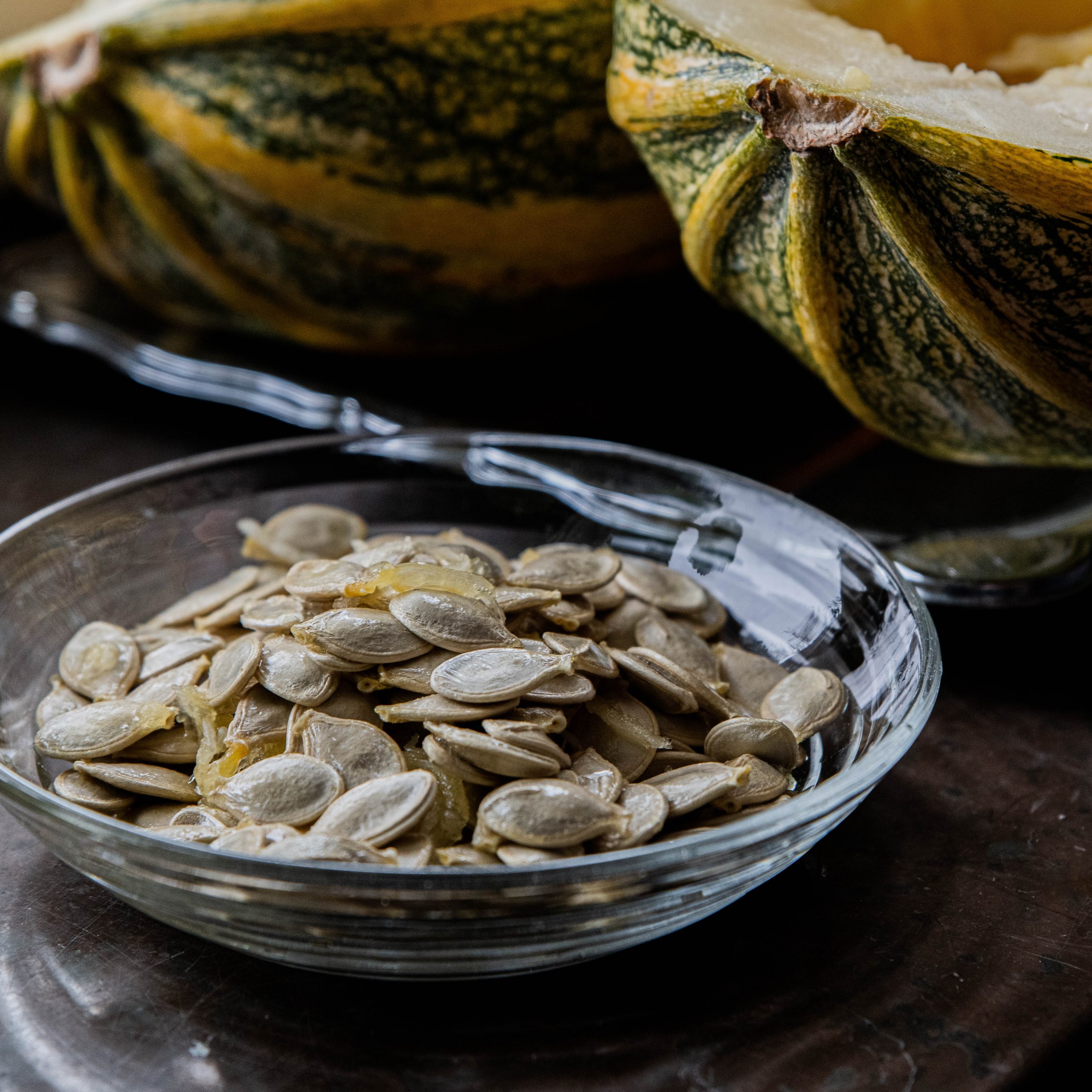 Ta frön från zucchini