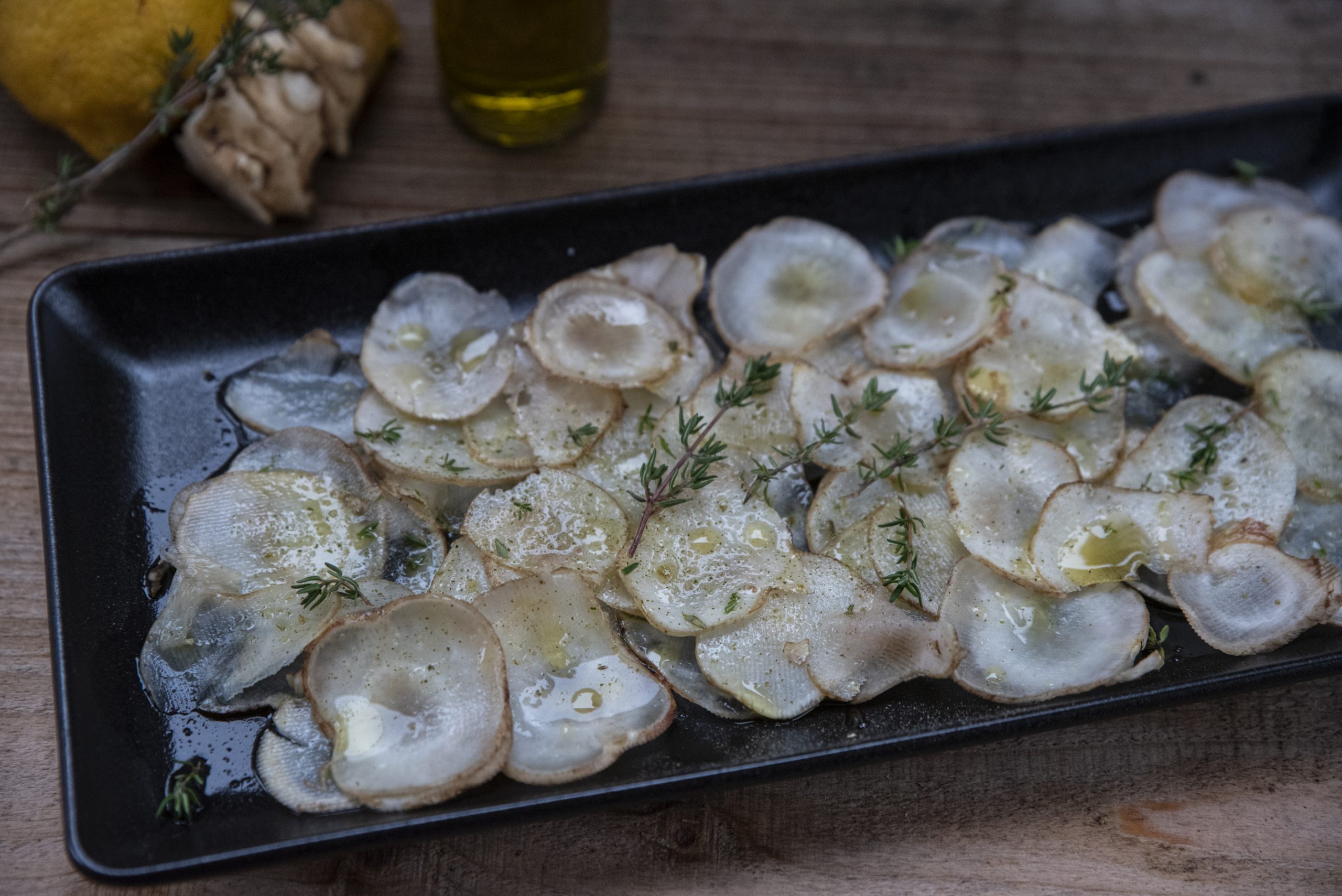 Jordärtskockscarpaccio med citron och timjan