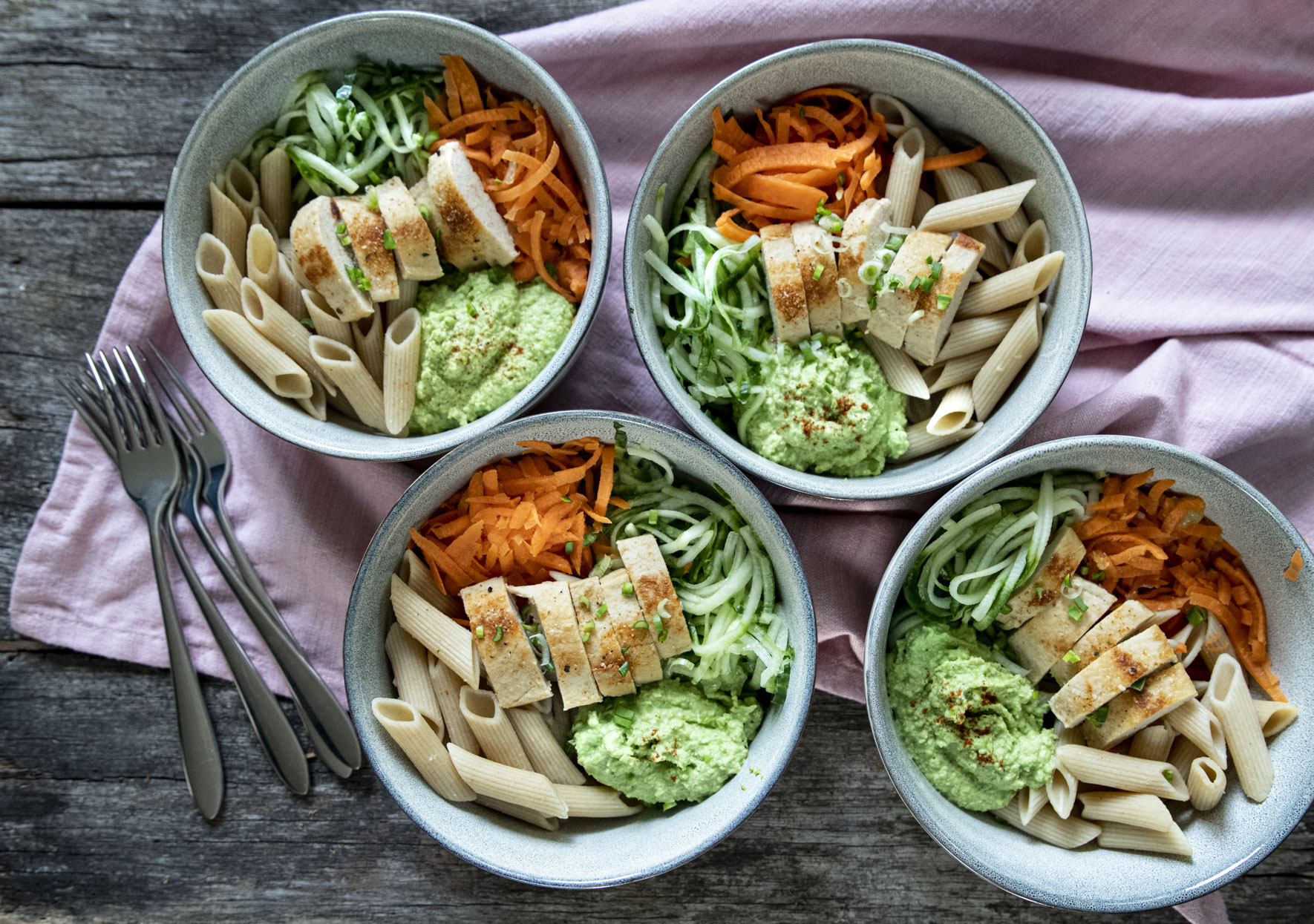 Bowl – pasta, quorn och bondbönshummus
