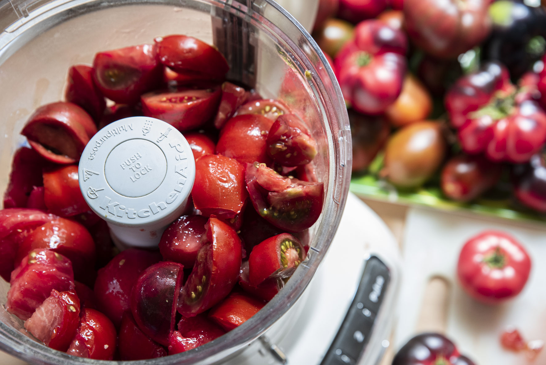 Frysa in färska krossade tomater