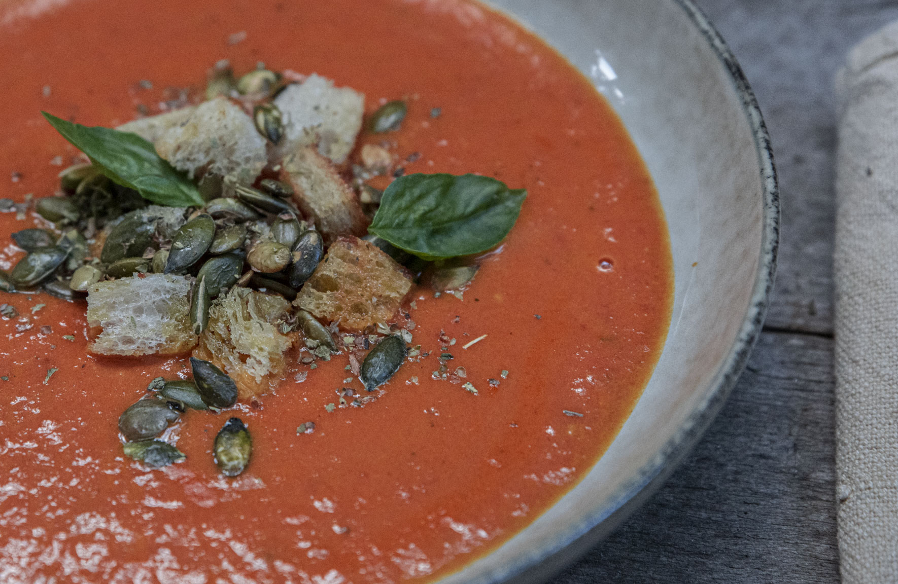 Enkel tomatsoppa på färska tomater