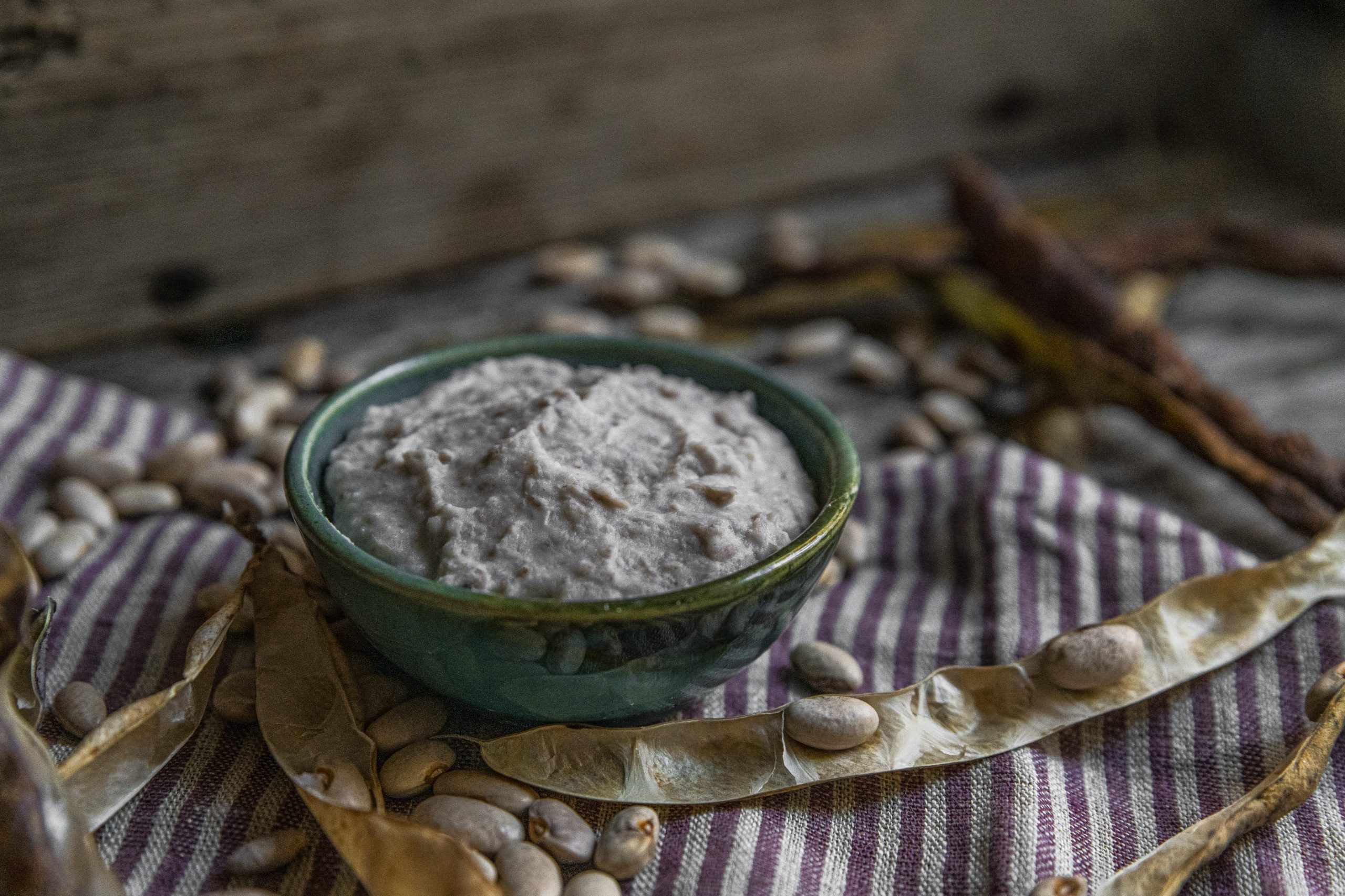 Vi gör hummus på egenodlade bönor