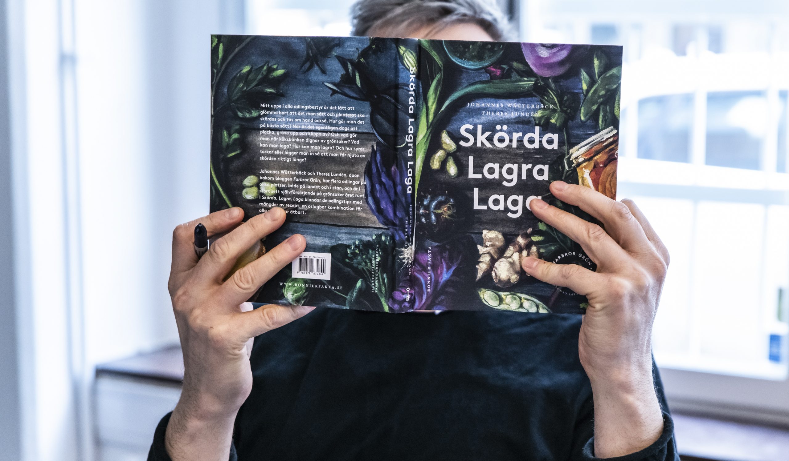 Signerade exemplar av Skörda lagra laga!