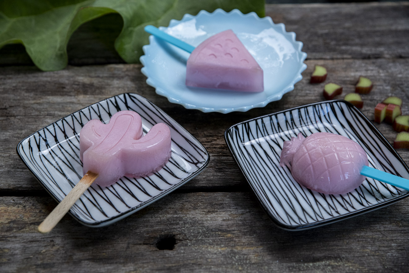 Läskande rabarberglass till heta sommardagar