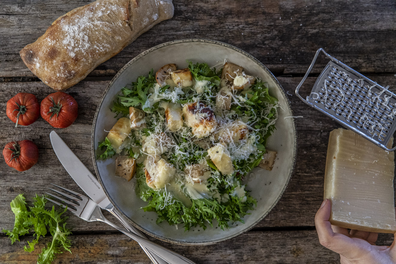 Caesarsallad med halloumi