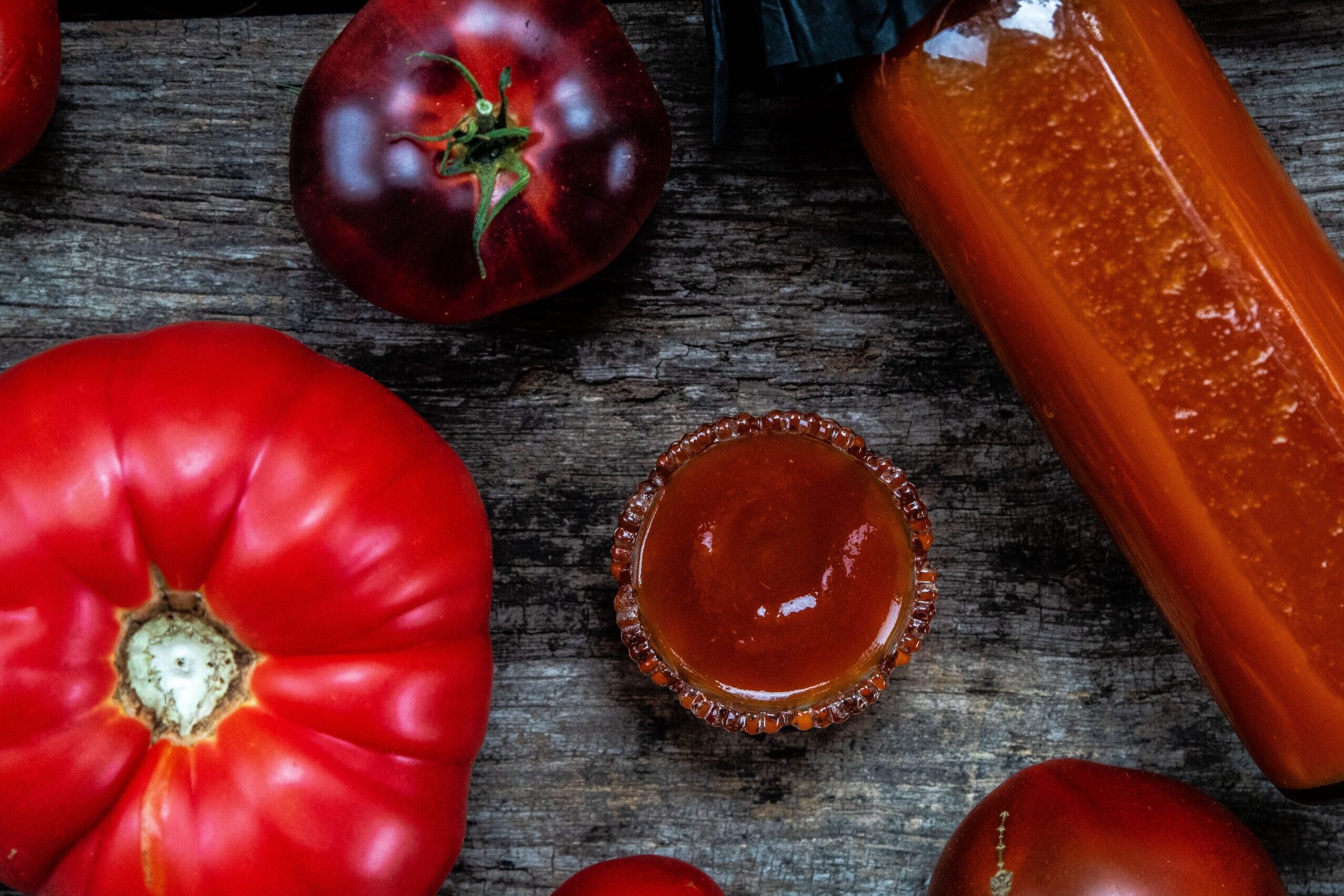 Ketchup från grunden, gjord av egenodlade tomater