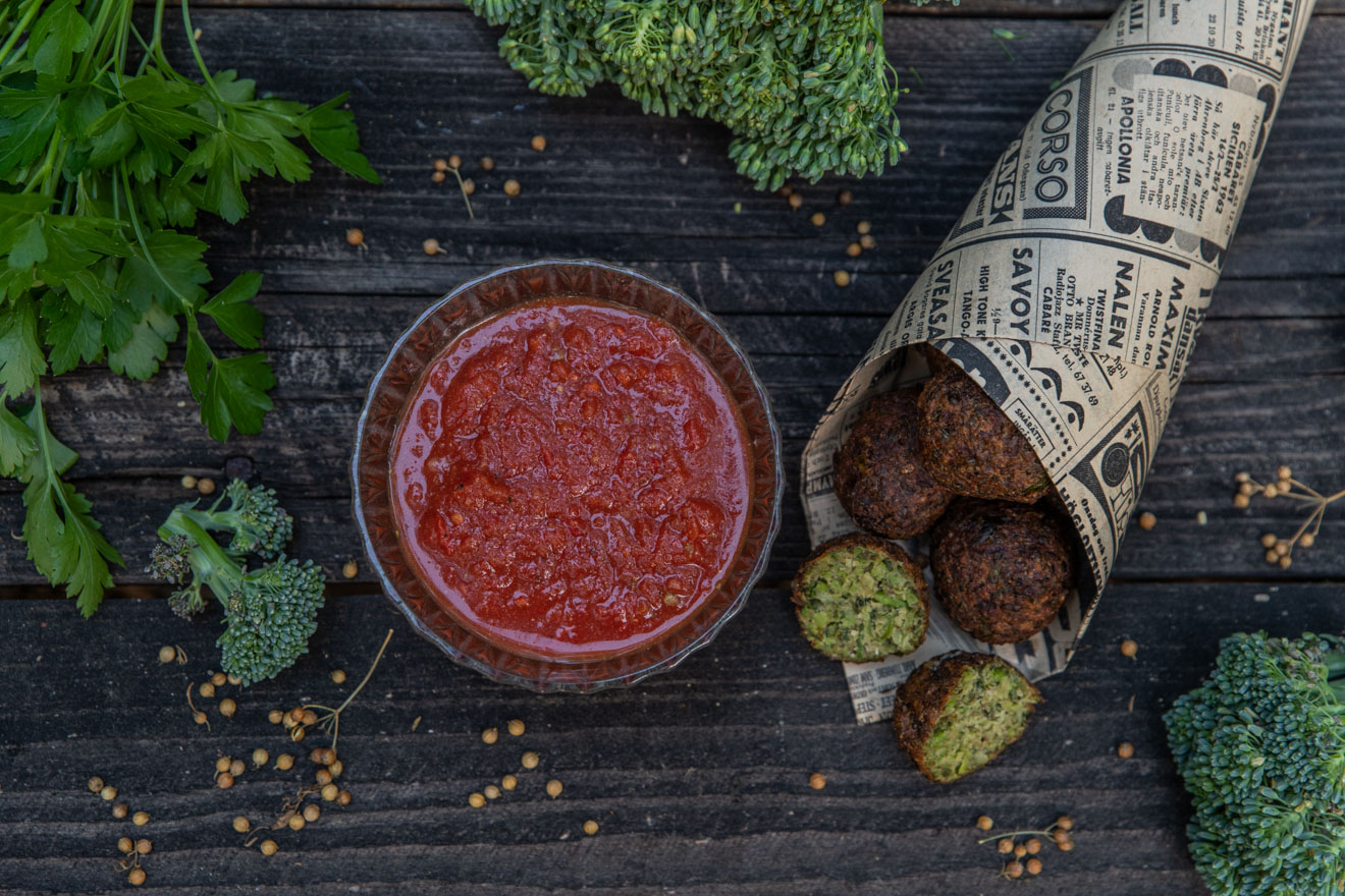 Falafel med broccoli, persilja och koriander