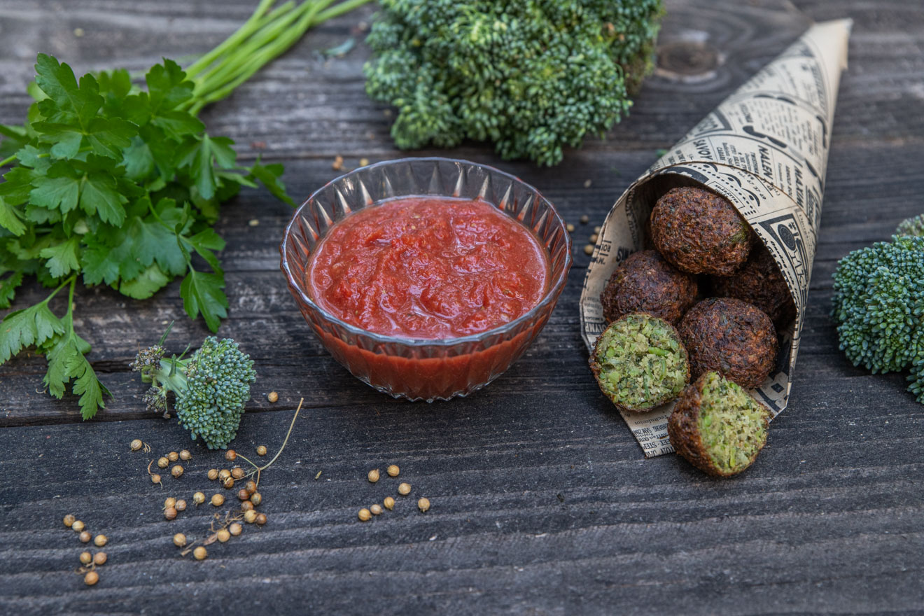 Falafel med broccoli, persilja och koriander