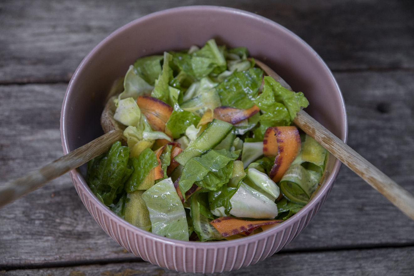 Sallad med vitkål, morot och gurka