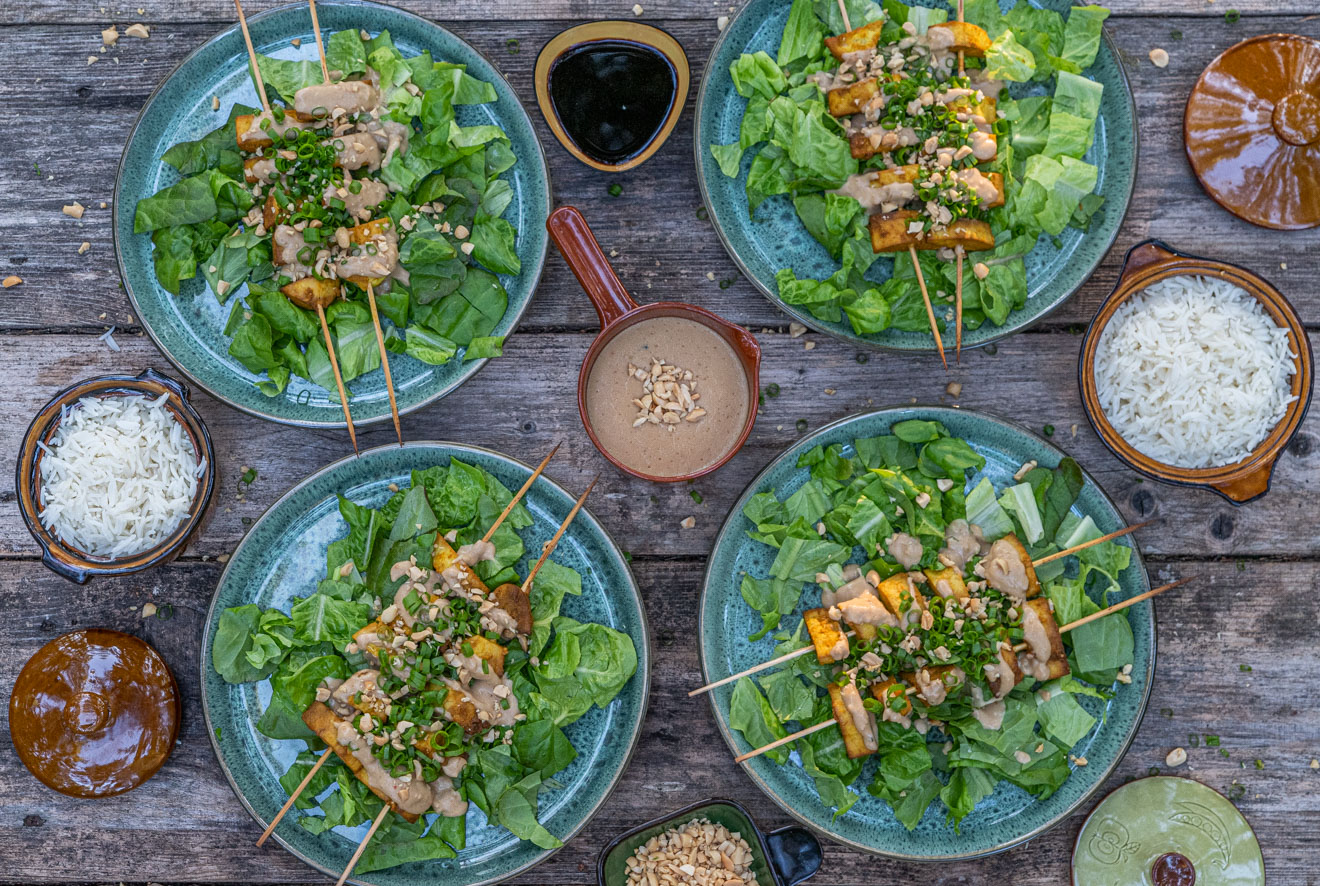 Satay – vegetariska spett med jordnötssås