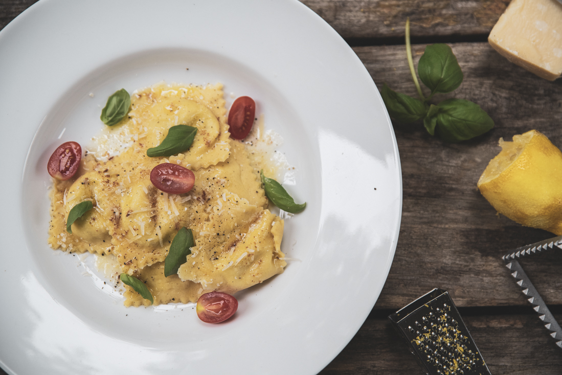 Moses ravioli med pesto och citronsmör