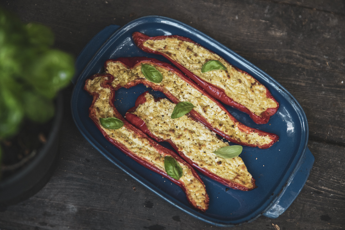 Fyllda paprikor med pesto och feta