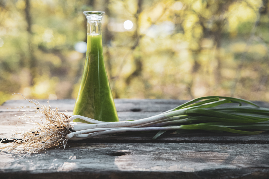 Vitlöksolja på färsk vitlök eller vitlöksklyftor