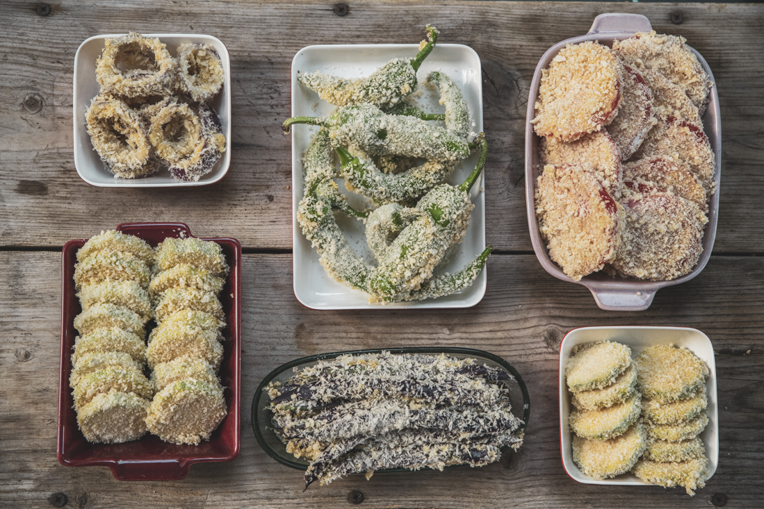 Pankopanerade grönsaker – lök, zucchini, paprika, tomat och trädgårdsbönor